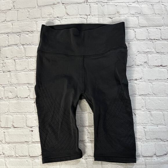 Lululemon biker shorts size 4 - Picture 1 of 5